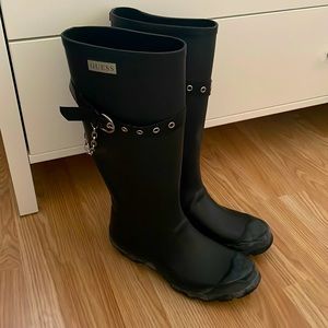 Black guess tall rain boots with chain size US9